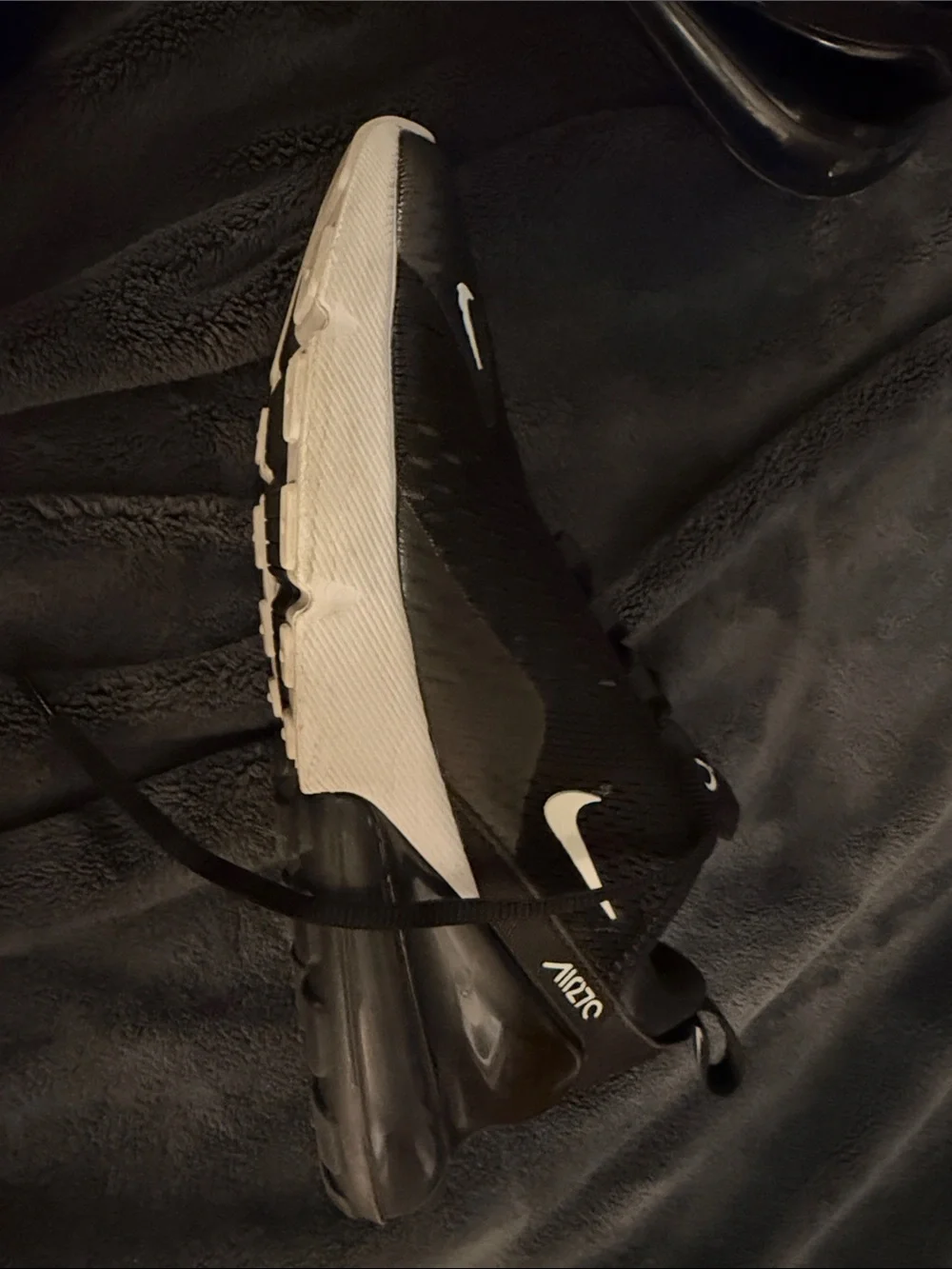 Nike Air270 Women’s Black with White Accents Athletic Sneakers Size 9
